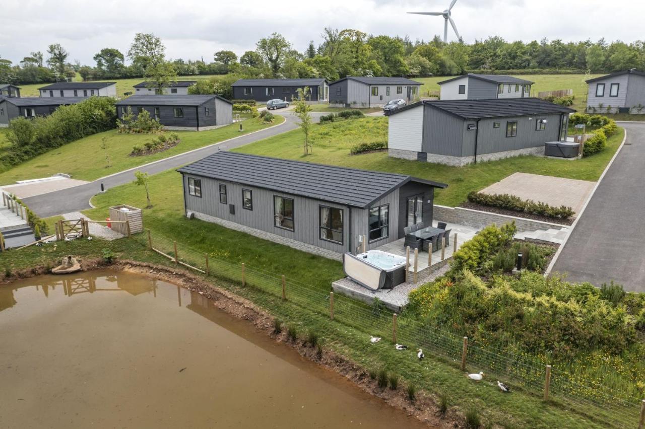 Lilac Lodge, 22 Roadford Lake Lodges Lifton Exterior photo